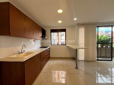 Apartamento de 3 alcobas en arriendo en El Poblado, Medellín, 115 m² · foto 5 de 10