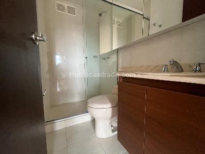 Apartamento de 3 alcobas en arriendo en El Poblado, Medellín, 115 m² · foto 9 de 10