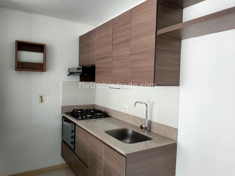 Apartamento Encantador de 3 Alcobas con Piscina en El Poblado - 7