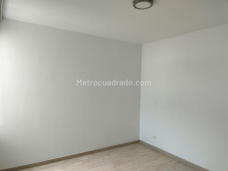 Apartamento Encantador de 3 Alcobas con Piscina en El Poblado - 9