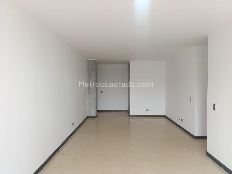 Spacious 3BR Apartment Near Amenities in El Poblado - 3