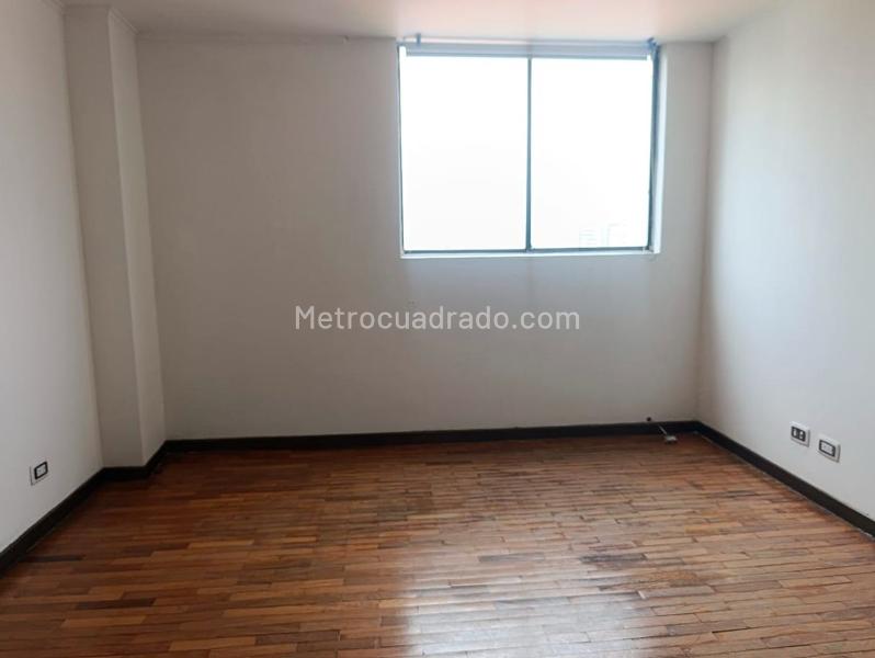 Spacious 3BR Apartment Near Amenities in El Poblado - 8