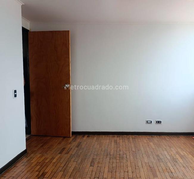 Spacious 3BR Apartment Near Amenities in El Poblado - 9