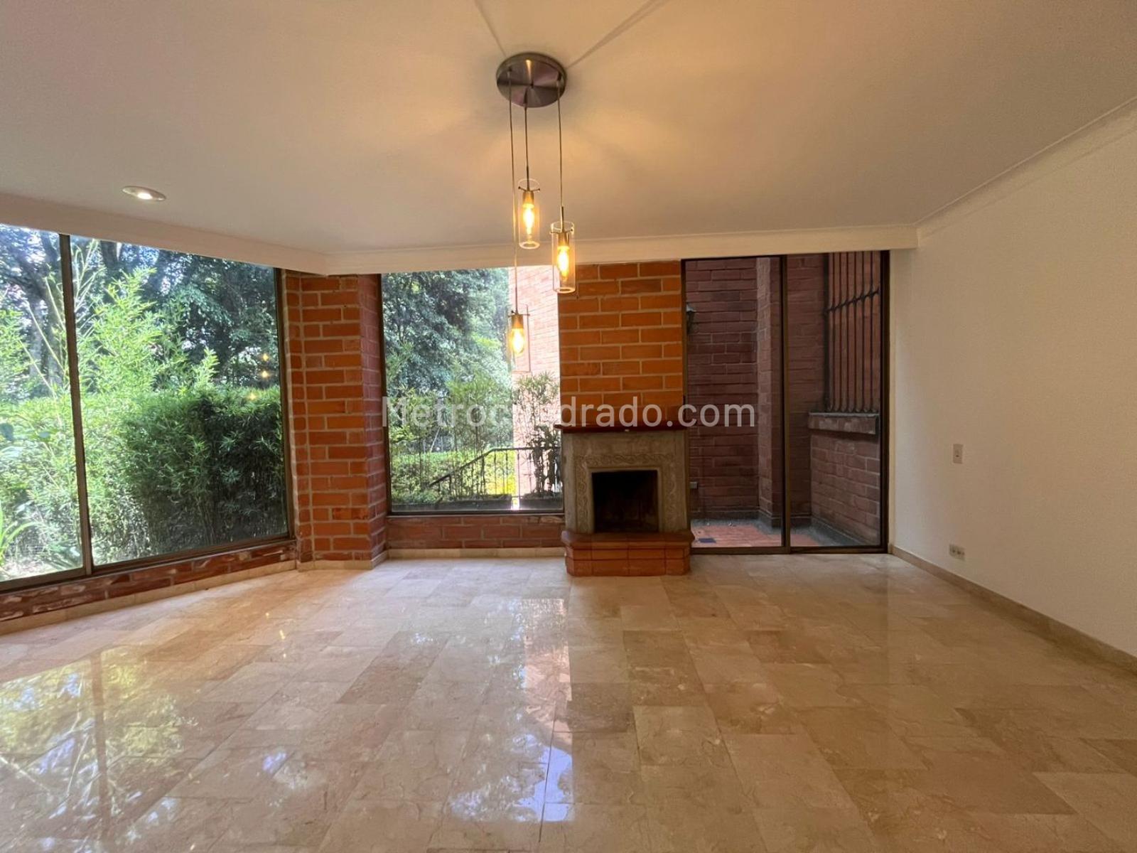 Casa de 4 habitaciones en venta en El Poblado, Medellín — imagen 1 de 19