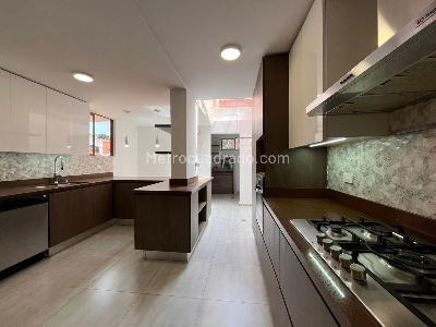 Casa de 4 alcobas en venta en El Poblado, Medellín, 278 m² · foto 6 de 19