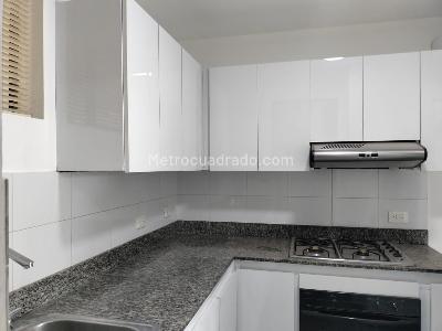Apartamento de 2 alcobas en arriendo en El Poblado, Medellín, 104 m² · foto 6 de 14