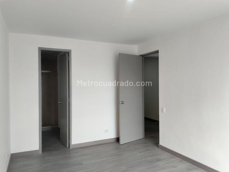 Apartamento Moderno de 2 Alcobas con Sala de TV en El Poblado - 8