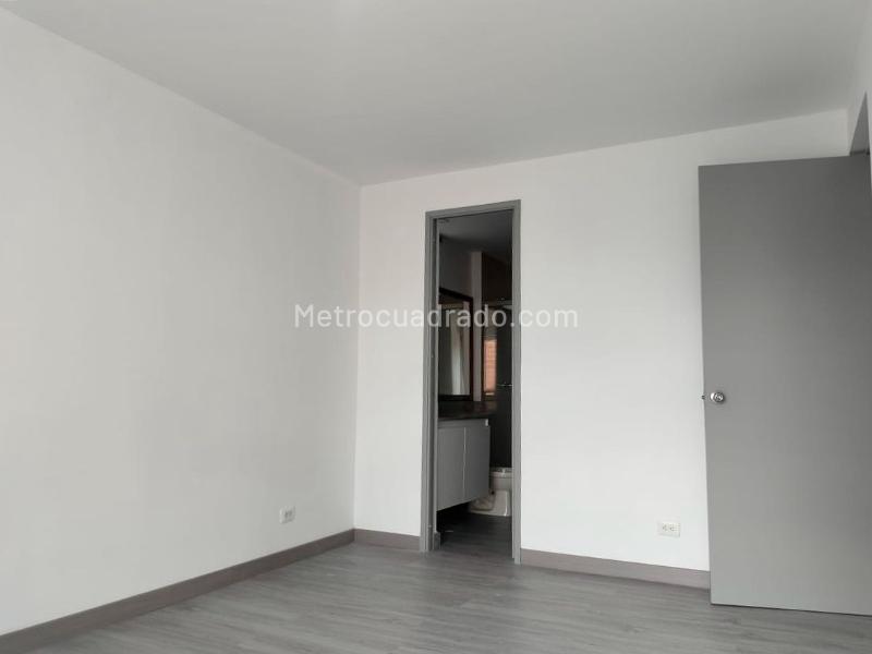 Apartamento Moderno de 2 Alcobas con Sala de TV en El Poblado - 9