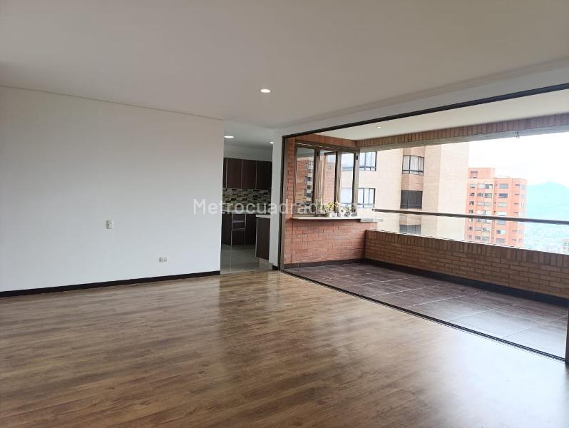 Apartamento de 2 Alcobas con Terraza en El Poblado - 3