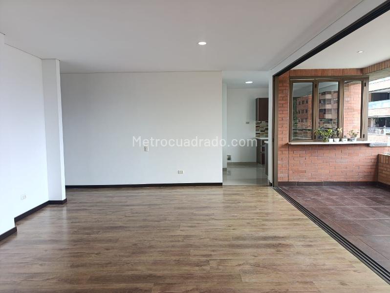 Apartamento de 2 Alcobas con Terraza en El Poblado - 4