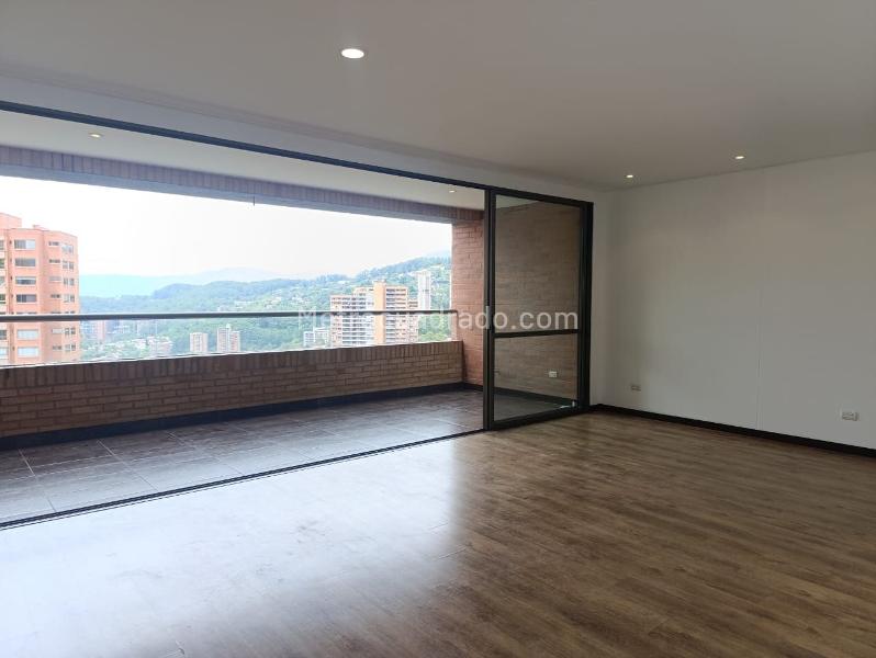 Apartamento de 2 Alcobas con Terraza en El Poblado - 5