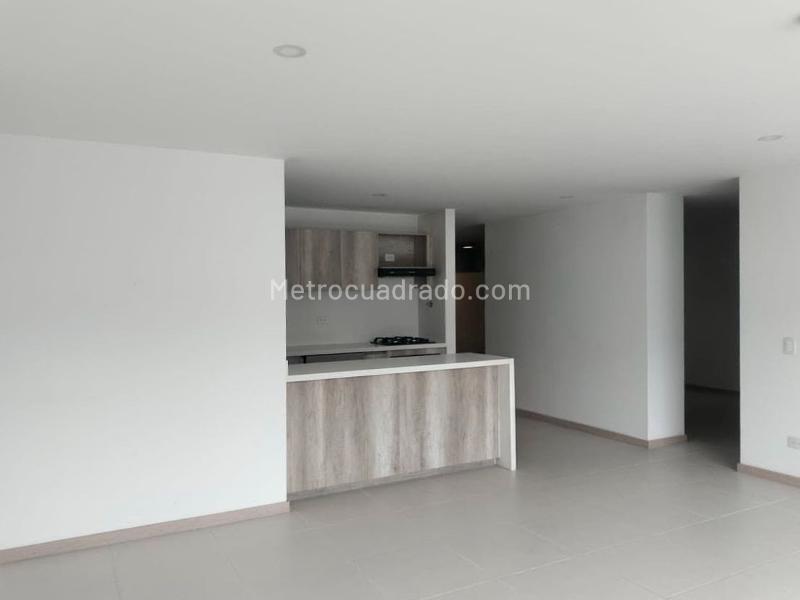 Apartamento Amplio de 3 Alcobas con Amenidades en El Poblado - 3
