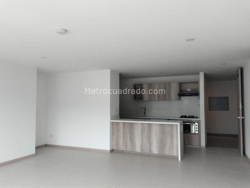 Apartamento Amplio de 3 Alcobas con Amenidades en El Poblado - 4