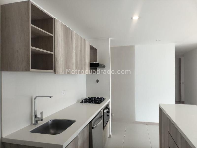 Apartamento Amplio de 3 Alcobas con Amenidades en El Poblado - 7
