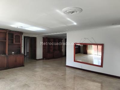 Apartamento de 3 alcobas en venta en El Poblado, Medellín, 200 m² · foto 2 de 18