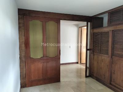 Apartamento de 3 alcobas en venta en El Poblado, Medellín, 200 m² · foto 8 de 18