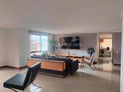 Apartamento de 3 alcobas en venta en El Poblado, Medellín, 240 m² · foto 2 de 18