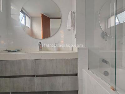 Apartamento de 3 alcobas en venta en El Poblado, Medellín, 240 m² · foto 17 de 18