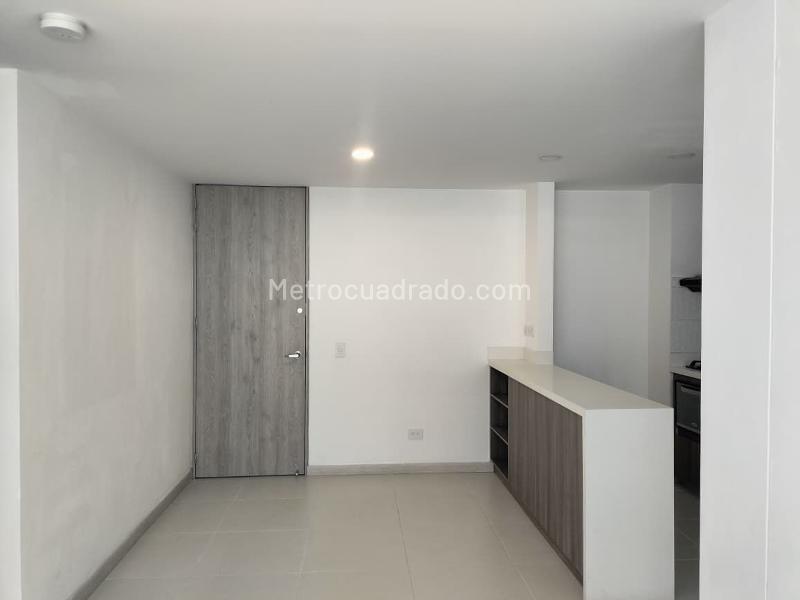 Apartamento de 3 Alcobas con Balcón y Parqueadero en El Poblado - 2