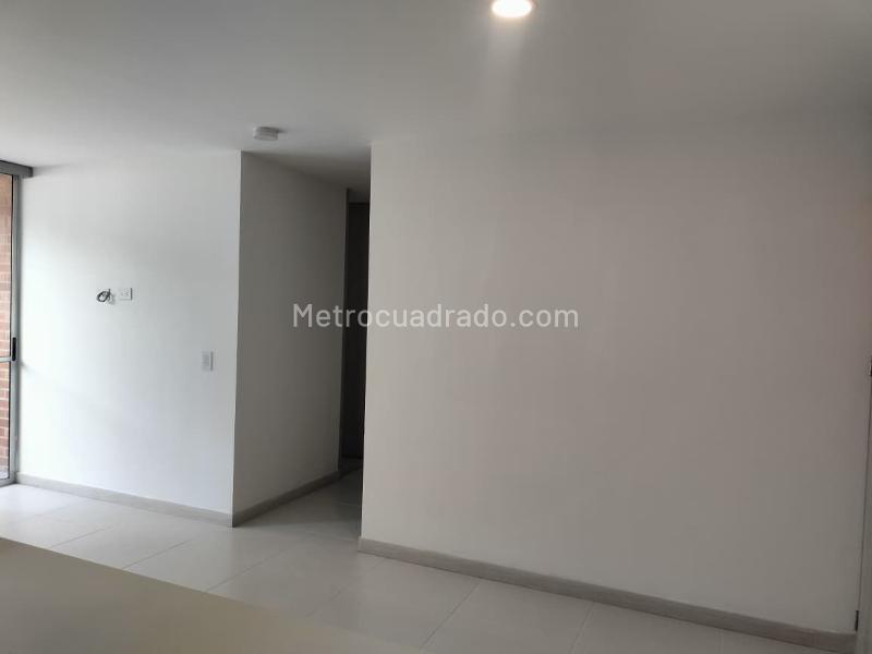 Apartamento de 3 Alcobas con Balcón y Parqueadero en El Poblado - 3