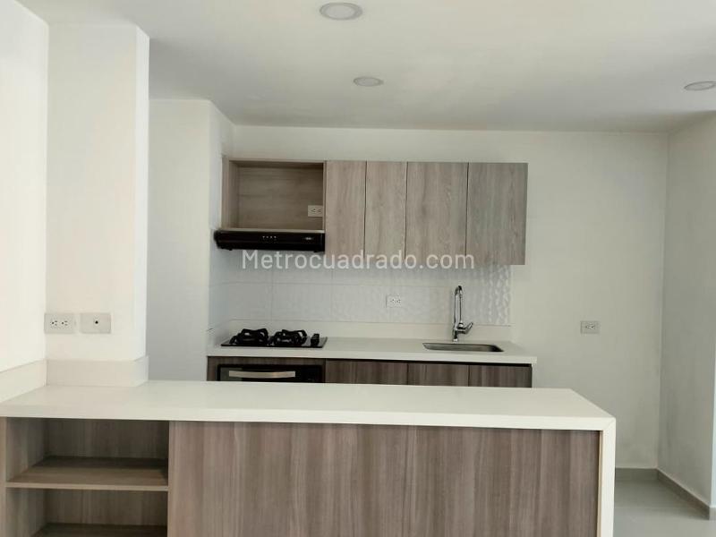 Apartamento de 3 Alcobas con Balcón y Parqueadero en El Poblado - 5
