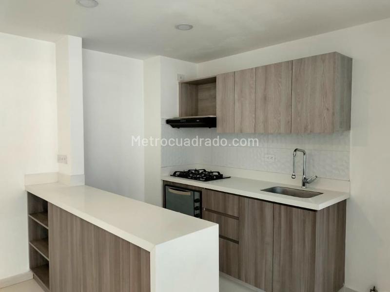 Apartamento de 3 Alcobas con Balcón y Parqueadero en El Poblado - 6