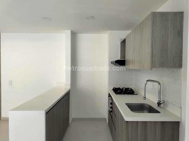 Apartamento de 3 Alcobas con Balcón y Parqueadero en El Poblado - 7