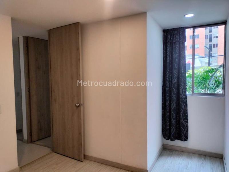 Apartamento de 3 Alcobas con Balcón y Parqueadero en El Poblado - 8