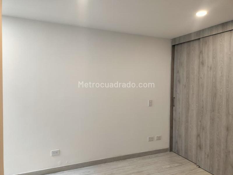 Apartamento de 3 Alcobas con Balcón y Parqueadero en El Poblado - 9