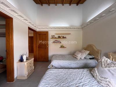 Casa de 4 alcobas en venta en El Poblado, Medellín, 345 m² · foto 12 de 18