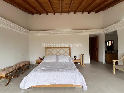 Casa de 4 alcobas en venta en El Poblado, Medellín, 345 m² · foto 15 de 18