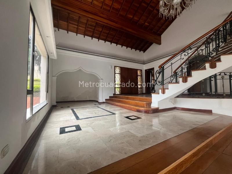 Casa Independiente de 5 Alcobas con Piscina en El Poblado - 2