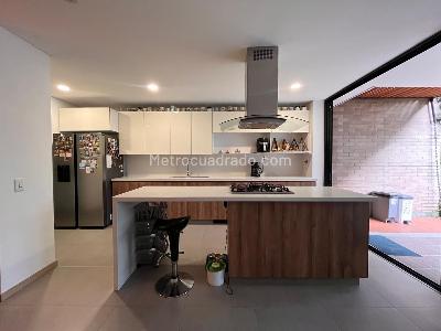Casa de 3 alcobas en venta en Envigado, Envigado, 225 m² · foto 6 de 20