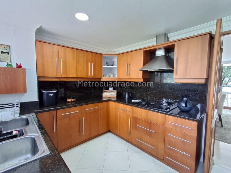 Apartamento Amoblado de 3 Alcobas en El Poblado Central - 3