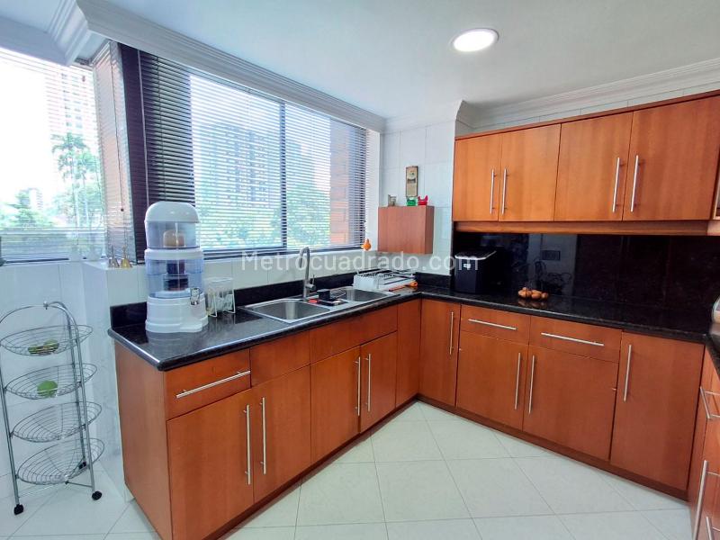 Apartamento Amoblado de 3 Alcobas en El Poblado Central - 4