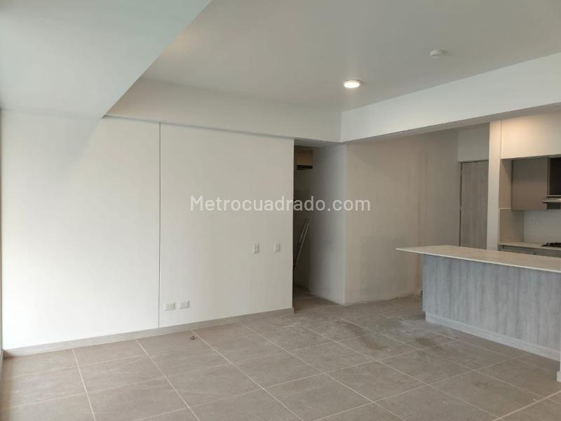 Modern 4BR Apartment with Pool in El Poblado - 4