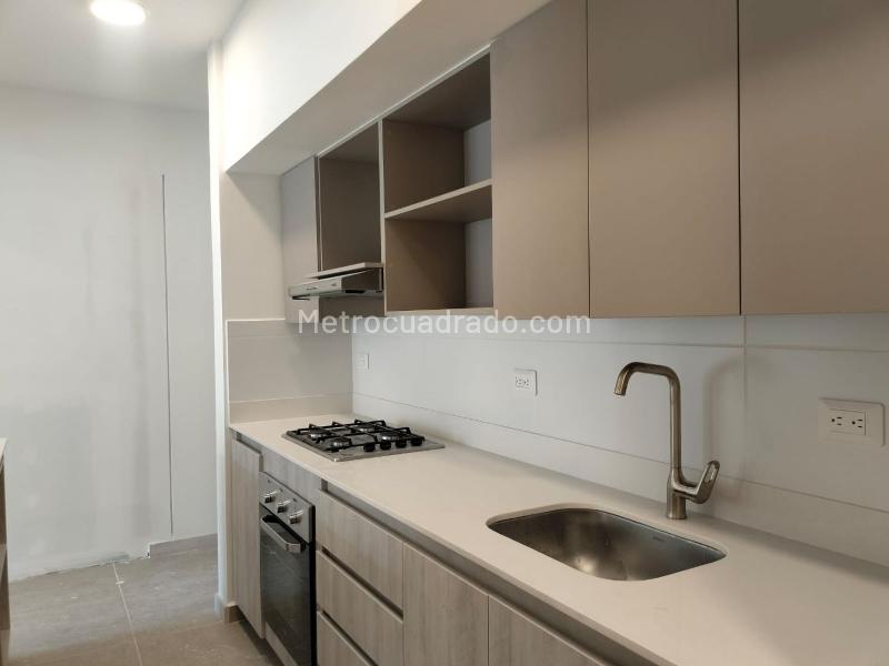 Modern 4BR Apartment with Pool in El Poblado - 8