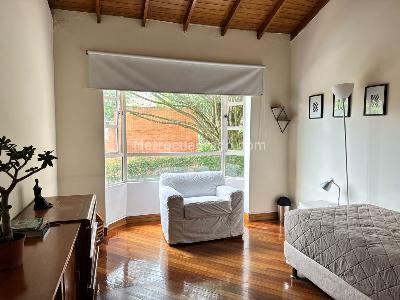 Casa de 4 alcobas en arriendo en El Poblado, Medellín, 264 m² · foto 13 de 18