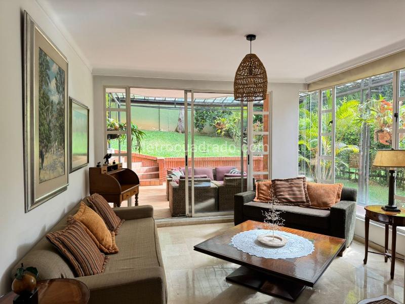 Casa de 4 Alcobas en El Poblado, Conjunto Cerrado