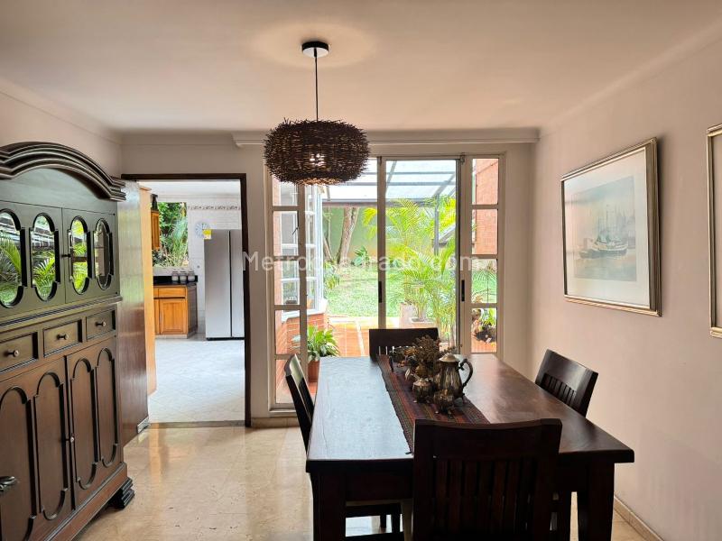 Casa de 4 Alcobas en El Poblado, Conjunto Cerrado - 2