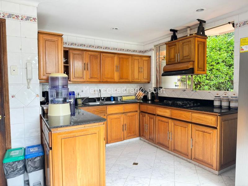 Casa de 4 Alcobas en El Poblado, Conjunto Cerrado - 5