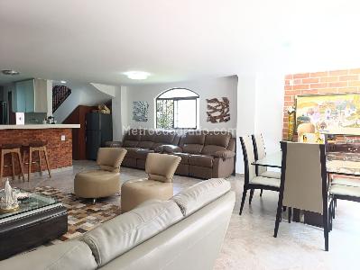 Casa de 3 alcobas en venta en El Poblado, Medellín, 188 m² · foto 2 de 16