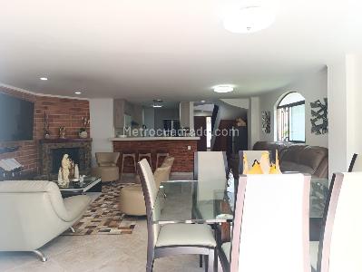 Casa de 3 alcobas en venta en El Poblado, Medellín, 188 m² · foto 3 de 16