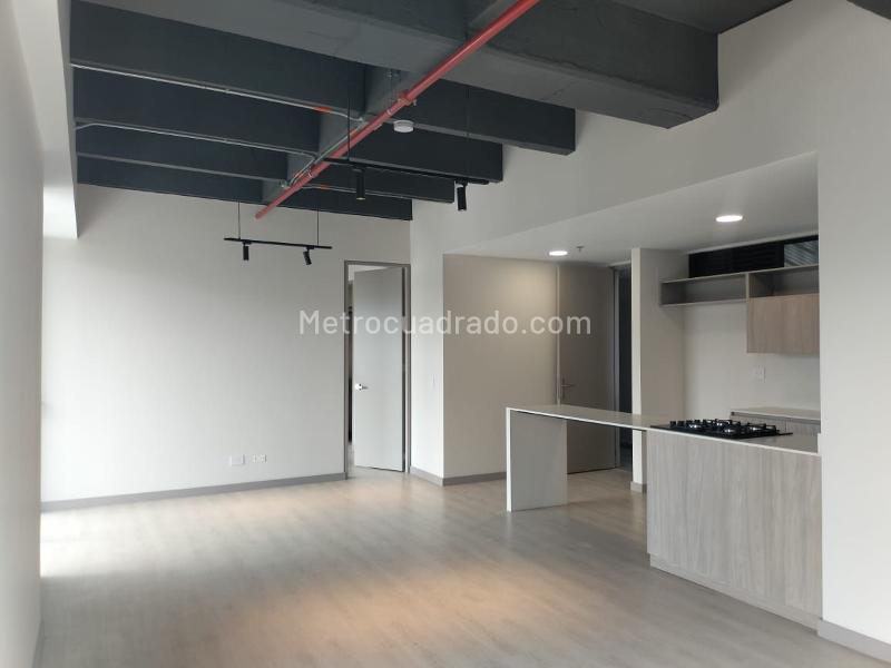 1BR Studio Apartment with Balcony and Covered Parking in El Poblado - 2