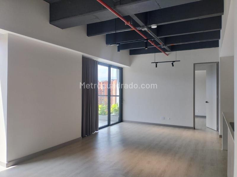 1BR Studio Apartment with Balcony and Covered Parking in El Poblado - 3