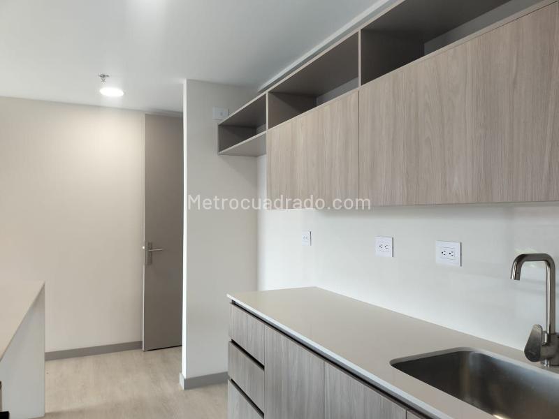 1BR Studio Apartment with Balcony and Covered Parking in El Poblado - 6