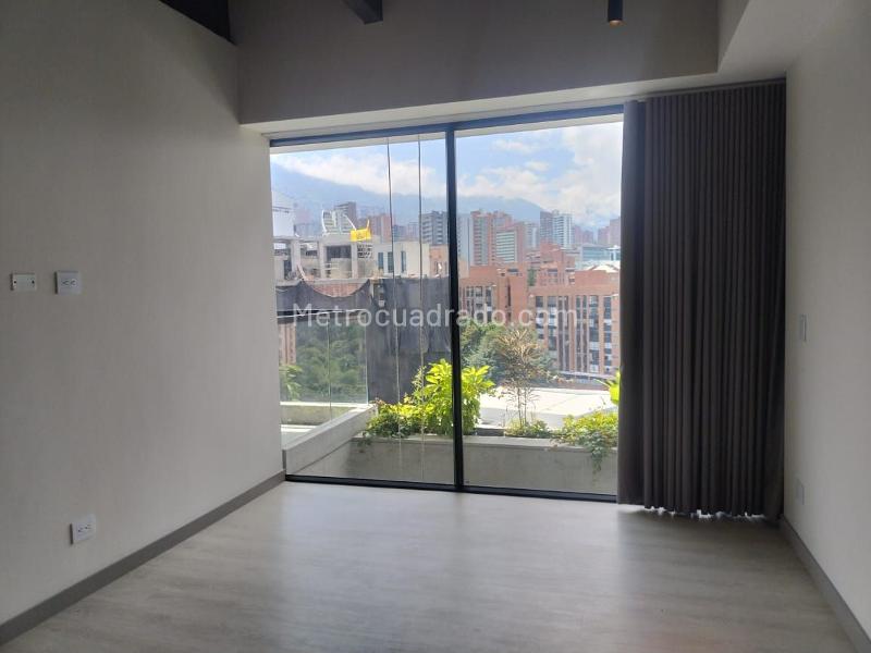 1BR Studio Apartment with Balcony and Covered Parking in El Poblado - 7