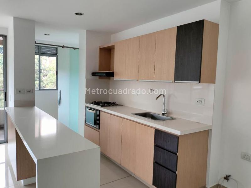 Apartamento de 3 Alcobas en Zona Residencial Tranquila de Castropol - 6