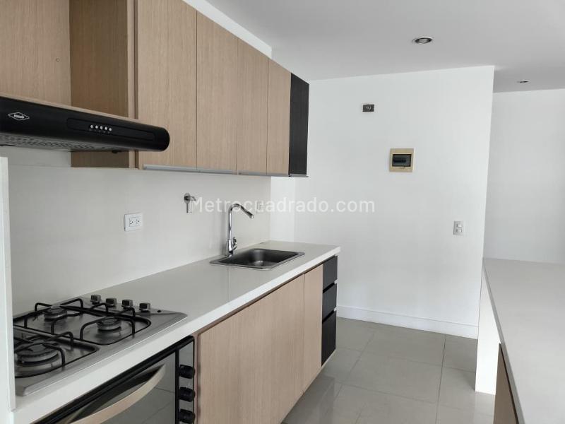Apartamento de 3 Alcobas en Zona Residencial Tranquila de Castropol - 7