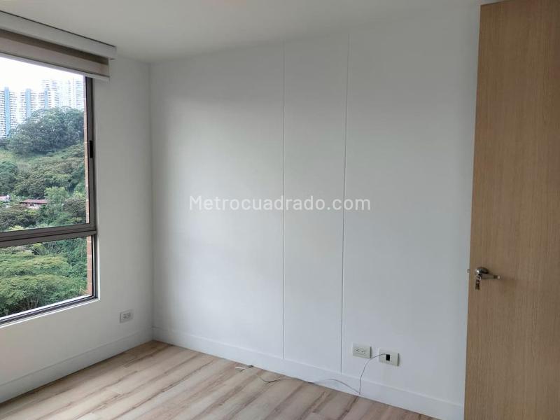 Apartamento de 3 Alcobas en Zona Residencial Tranquila de Castropol - 9